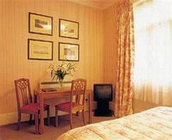 Astons Apartments Лондон Номер фото